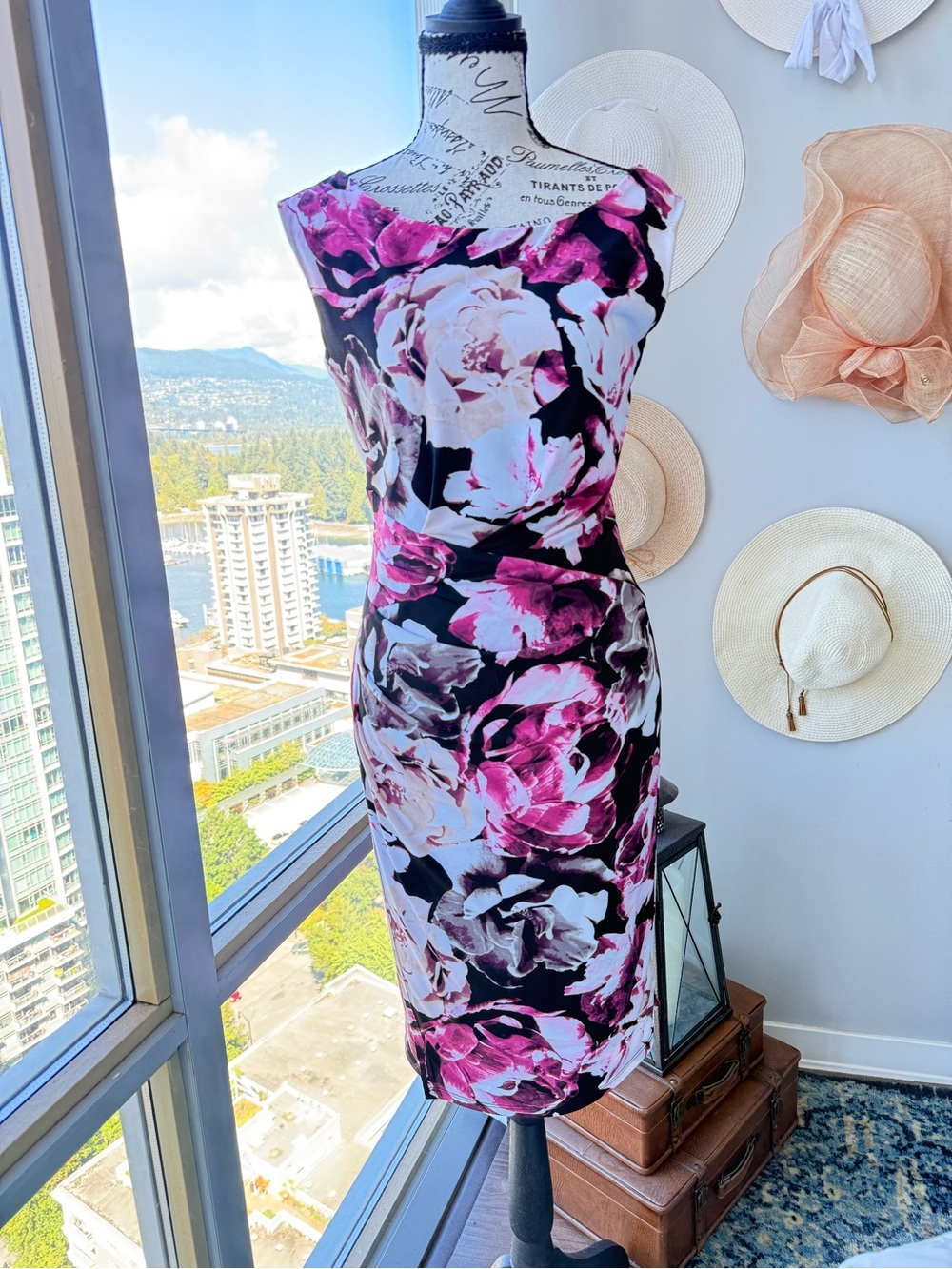 Floral Sheath Dress in Black and Pink Size M